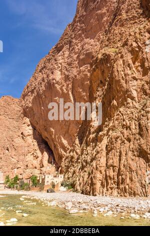 Gorges du Dadès est une belle route entre les montagnes de l'Atlas au Maroc Banque D'Images