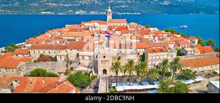 Korcula. Vue panoramique sur la porte de la ville de Korcula et son architecture historique. Île dans l'archipel sud de la Dalmatie de Croatie Banque D'Images