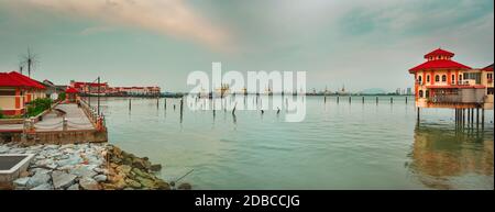 Côte de Georgetown au coucher du soleil, Penang, Malaisie. Panorama Banque D'Images