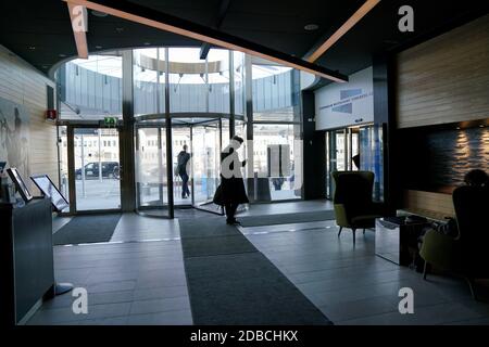 Stockholm - 02/07/2017: Personnes dans le hall de l'hôtel radisson blu Waterfront stockholm Banque D'Images