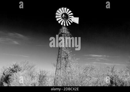 Pompe à vent sur une ferme de l'Iowa. Banque D'Images