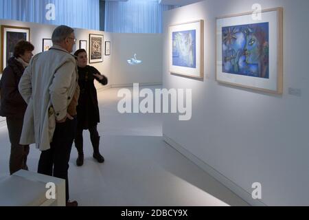 Visiteurs de la collection du musée Jean Cocteau Severin Wunderman. Banque D'Images