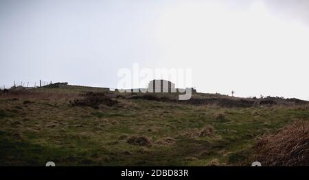 Petite maison en pierre dans la campagne irlandaise, en hiver Banque D'Images