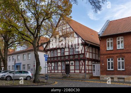 Helmstedt est une petite et ancienne ville allemande de Basse-Saxe. La vieille ville se compose de bâtiments bien restaurés et de rues étroites. Banque D'Images