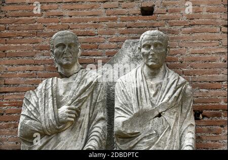 Les anciennes statues dans les bains de Dioclétien (Thermae Dioclétiani) à Rome. Italie Banque D'Images