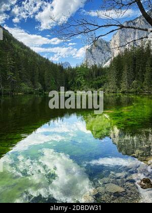 Green Lake Austria, eau de fonte dans les montagnes Banque D'Images