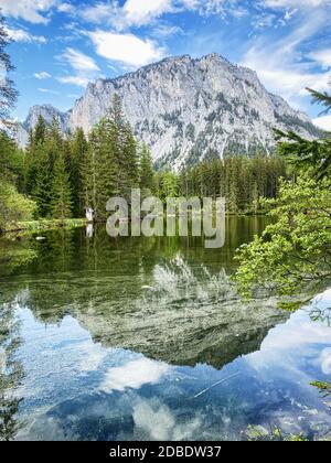 Green Lake Austria, eau de fonte dans les montagnes Banque D'Images