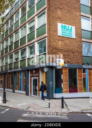 National Union of Journalists NUJ HQ London Above Bread & Roses @ The Chapel restaurant & Chapel Playhouse Theatre at 308 Grays Inn Rd London. Banque D'Images