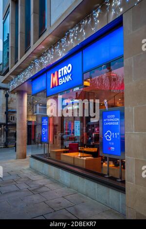 Succursale de Metro Bank dans le centre de Cambridge au Royaume-Uni. Metro Bank est une banque britannique challenger fondée en 2010. Banque D'Images