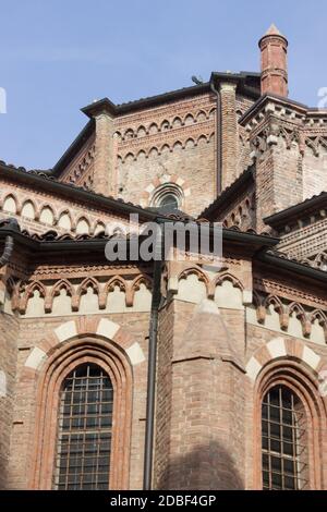 Asti, Piémont, Italie - 2020 janvier : église de la cathédrale San Secondo. Particulier de la structure néo-gothique. Banque D'Images