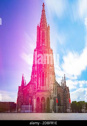 Extérieur de la cathédrale d'Ulm, Allemagne, Europe. Façade de l'église. Voyage et religion. Banque D'Images