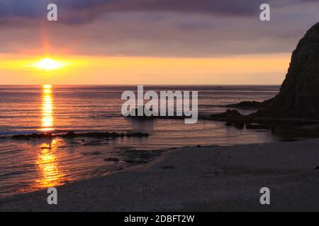 Lever du soleil sur la plage à Cabo de Gata, Almeria, sud de l'Espagne Banque D'Images