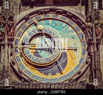 Retro Vintage style hipster image de voyage horloge astronomique sur l'hôtel de ville. Prague, République Tchèque Banque D'Images