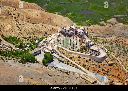 Vue aérienne de Ki Gompa (également orthographié Key ou Kee) est un monastère bouddhiste tibétain - le plus grand monastère de la vallée de Spiti. Vallée de Spiti, Himachal Pra Banque D'Images