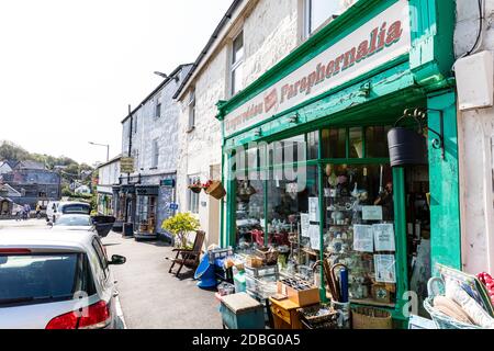 Harlech Town, pays de Galles, Royaume-Uni, Harlech Town shops, Harlech Town Wales, Harlech Wales, Harlech Town shops, Harlech Town Center, Junk shop, secondhand shop, marchandises Banque D'Images