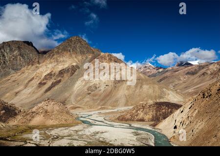 Paysage de l'himalaya dans l'Himalaya, près de Baralacha La pass. L'Himachal Pradesh, Inde Banque D'Images