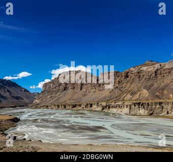 Paysage de l'Himalaya dans les Himalaya, le long de la route Manali-Leh. L'Himachal Pradesh, Inde Banque D'Images