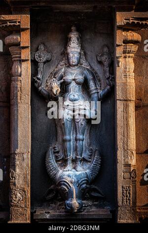 Image de la déesse hindoue Durga (Mahisaurmardini). Temple de Brihadishwara, Tanjore (Thanjavur), Tamil Nadu, Inde - le plus grand temple vivant de Chola Banque D'Images