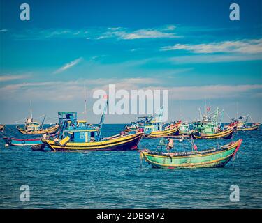 Voyage Vietnam - vintage rétro effet filtre hipster image de style des bateaux de pêche à Mui ne, Vietnam Banque D'Images