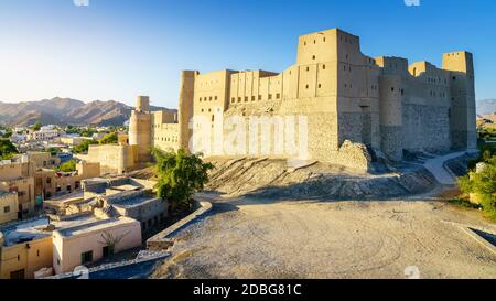 Vue extérieure du fort de Bahla près de Nizwa en Oman Banque D'Images