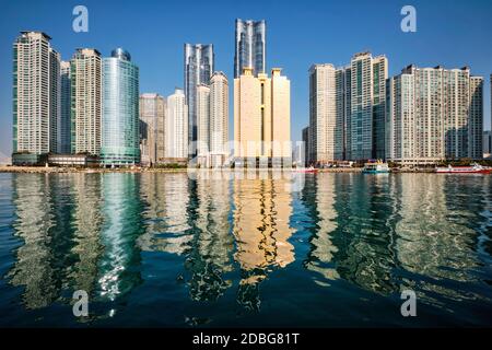 BUSAN, CORÉE DU SUD - 13 avril 2017 : Cité Marine cher et prestigieux gratte-ciel résidentiel à Busan, Corée du Sud Banque D'Images