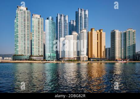 BUSAN, CORÉE DU SUD - 13 avril 2017 : Cité Marine cher et prestigieux gratte-ciel résidentiel à Busan, Corée du Sud Banque D'Images