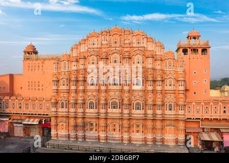 Célèbre Landmak rose Hawa Mahal Palais des vents le matin Mughal art culturel patrimoine célèbre attraction touristique. Jaipur, Rajasthan, Inde