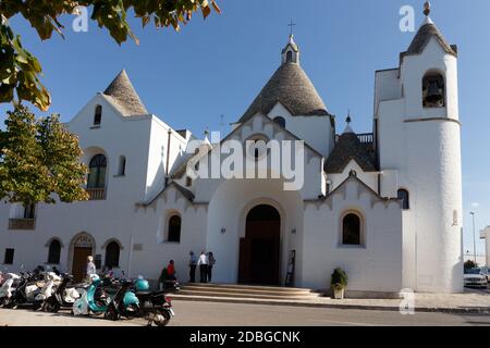 Eglise de San Antonio, Alberobello, Apulia, Italie Banque D'Images