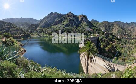 Réservoir ensoleillé Embalse de la Encantadora à Vallehermoso, la Gomera Banque D'Images