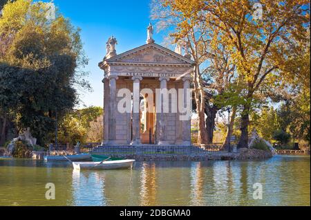 Rome. Lac Laghetto Di Borghese et temple d'Asclépius à Rome, capitale de l'Italie Banque D'Images