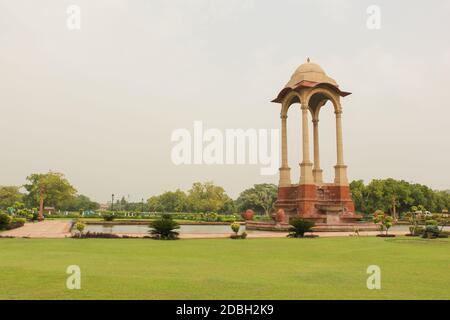 Marquise derrière le mémorial de guerre de la porte de l'Inde à New Delhi, en Inde Banque D'Images
