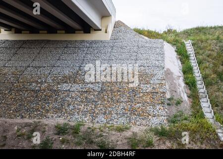 Jonction de route en béton armé. Construction de routes et ponts. Banque D'Images