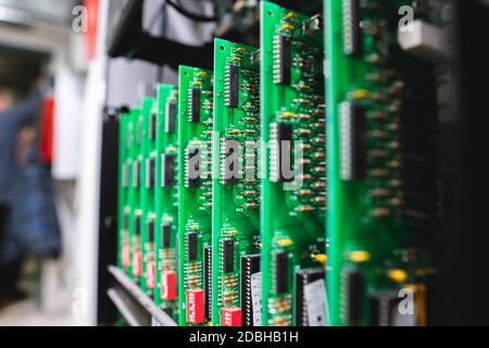 Chipset de carte mère exposé pour panneau d'alarme incendie, vue inclinée Banque D'Images