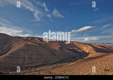 Les formations rocheuses en montagnes de l'Atlas à l'ouest d'Agdz près de Tizi-n-Tinififft mountain pass Banque D'Images