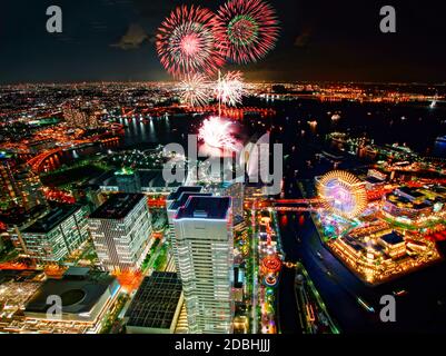 Festival de feu d'artifice de Yokohama (depuis la Tour du site de Yokohama) Banque D'Images