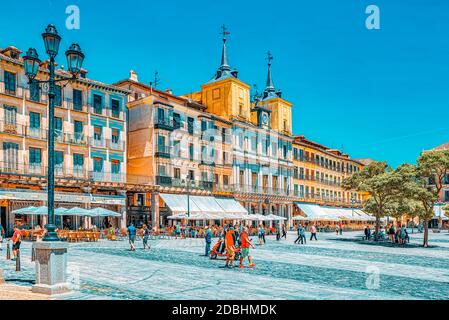 Segovia, Espagne - Juin 07, 2017 : Paysage de l'Hôtel de ville de Ségovie sur la place principale (Plaza Major). En 1985, la vieille ville de Ségovie et son aqueduc wer Banque D'Images