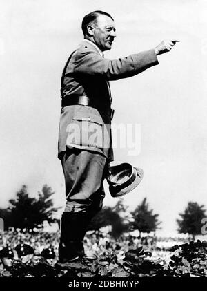 Adolf Hitler lors d'un rassemblement de jeunes à Nuremberg en 1935. Banque D'Images