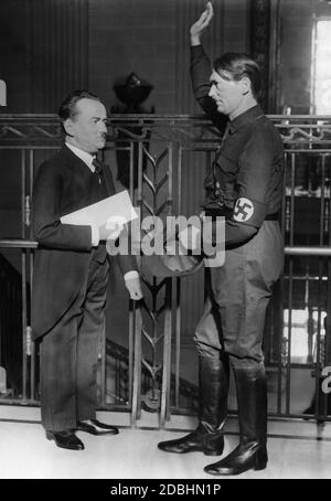 Hitler et Dollfuss dans le musée de cire de Madame Tussauds. Hitler salue le chancelier autrichien avec le salut nazi. Banque D'Images