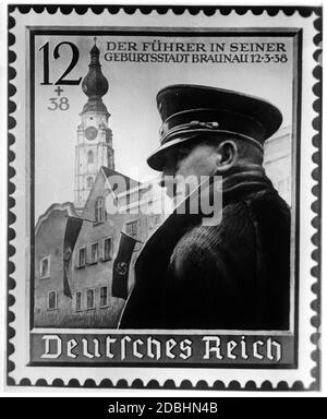 Adolf Hitler représentations dans l'art et la peinture. Ici illustré comme un motif de timbre avec une scène de Braunau. Valeur 12 + supplément 38 Pfennig. Banque D'Images