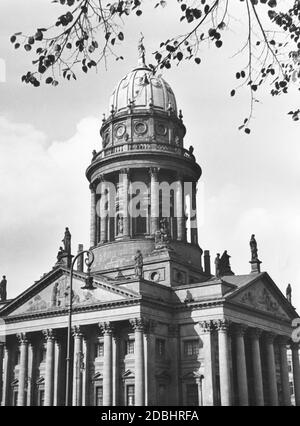 La photographie de 1935 montre la cathédrale française au Gendarmenmarkt de Berlin. Banque D'Images