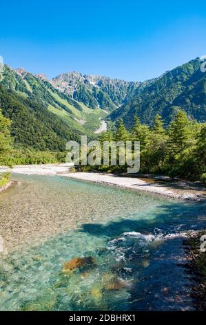 Fleuve Azusa, Kamikochi, Japon. Banque D'Images