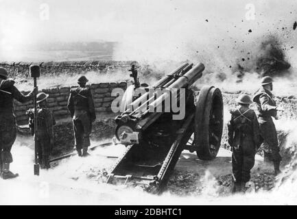 Essai d'une arme antiaérienne sur la côte anglaise à l'été 1940. Banque D'Images