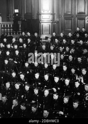 Les membres de la Leibstandarte Adolf-Hitler lors d'une conférence dans la salle de conférence du Musée Staatliches fuer Voelkerkunde dans la Saarlandstrasse à Berlin. Banque D'Images