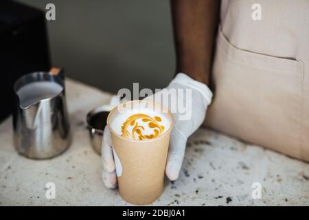 Boisson du barista professionnel et espresso délicieux Banque D'Images