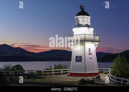 Phare dans la baie d'Akaroa, péninsule de Banks, Canterbury, Île du Sud, Nouvelle-Zélande, Pacifique Banque D'Images