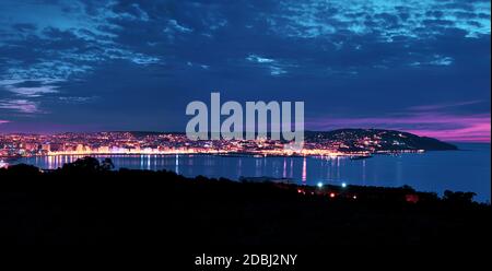 Vue sur Tanger skyline at night, Maroc Banque D'Images