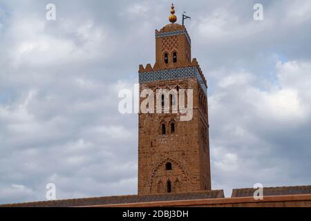 Mosquée et minaret de Koutoubia (XIIe siècle) à Marrakech, au Maroc Banque D'Images