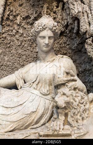 Four Fountains est un groupe de quatre fontaines de la fin de la Renaissance à Rome, en Italie. La figure d'une fontaine représente la déesse Juno Banque D'Images