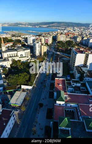 Une photographie aérienne de la ville de Tanger au Maroc. Banque D'Images