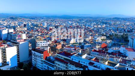 Une photographie aérienne de la ville de Tanger au Maroc. Banque D'Images